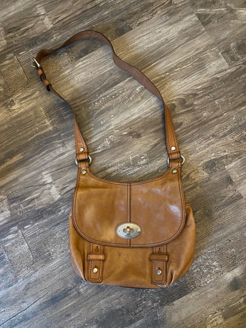 Fossil Maddox Turn Lock Brown Leather Crossbody